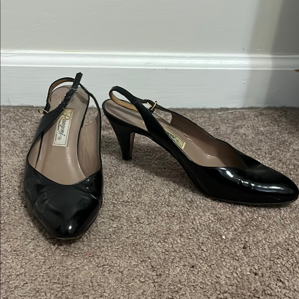 Rangoni Black Heels with Slingback Design and Medium Height